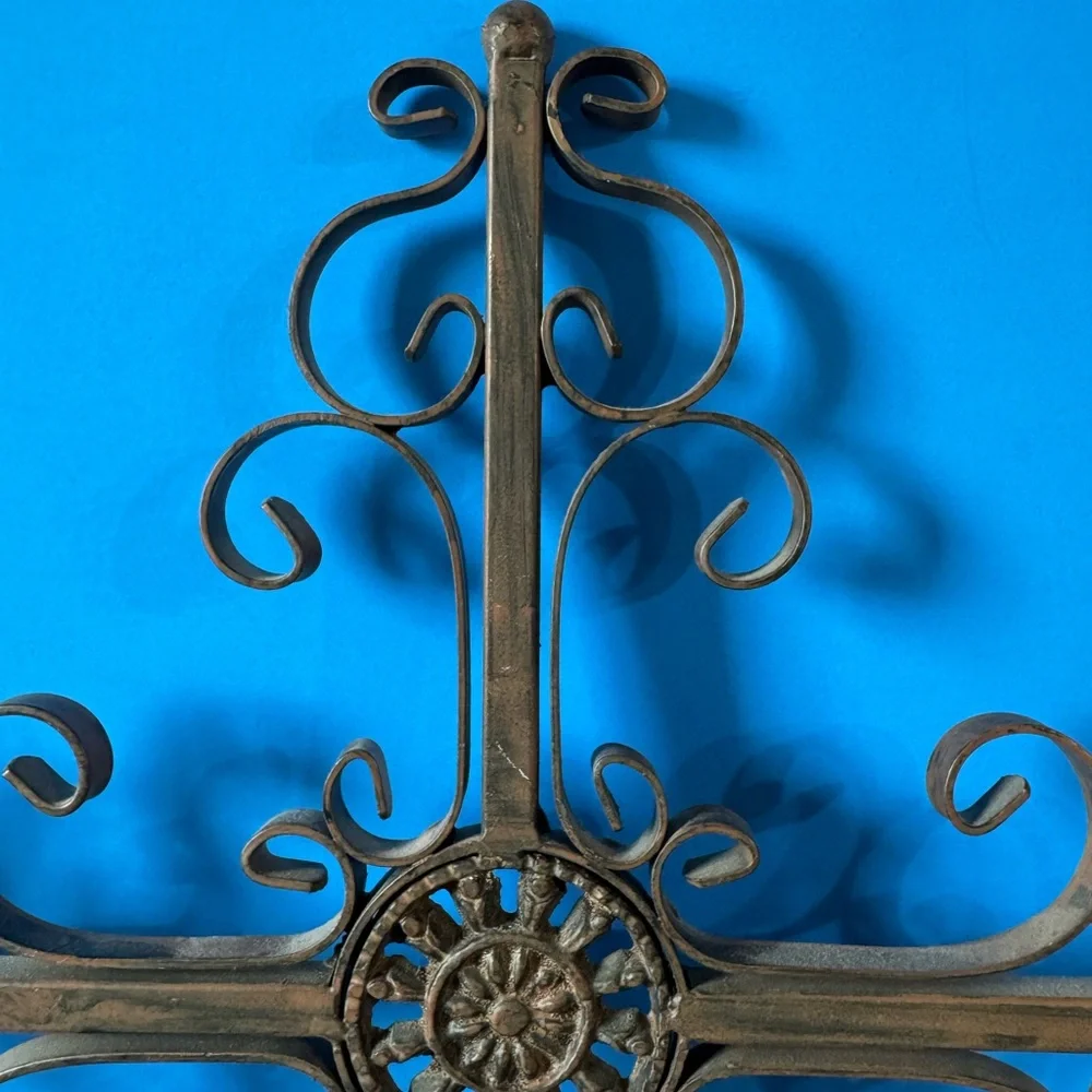 Elegant Vintage Rustic Metal Wall Cross Decor